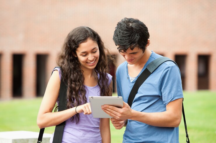 How can students apply for admission to GIMS, and what documents are required?